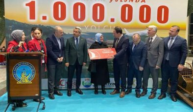 Ailesine sürpriz yapmak için geldi sürprizle karşılaştı! 1 milyonuncu yolcu oldu