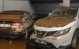Su altında kalan otoparka inen vatandaş şoke oldu!