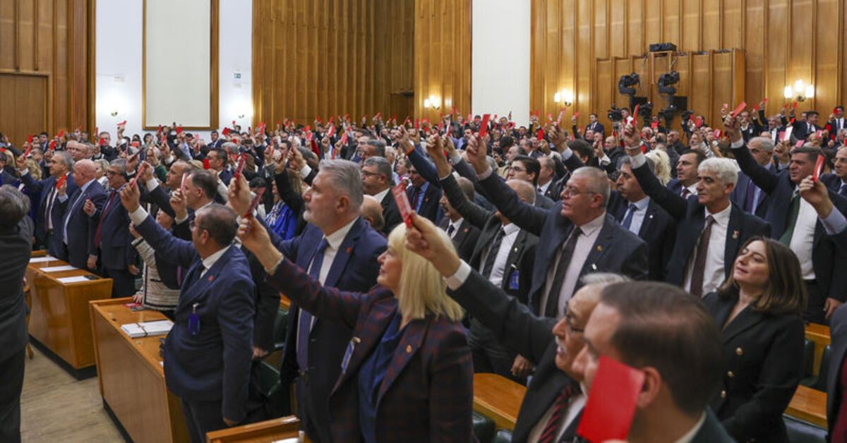 CHP’de muhalifleri ikna çabası sürüyor
